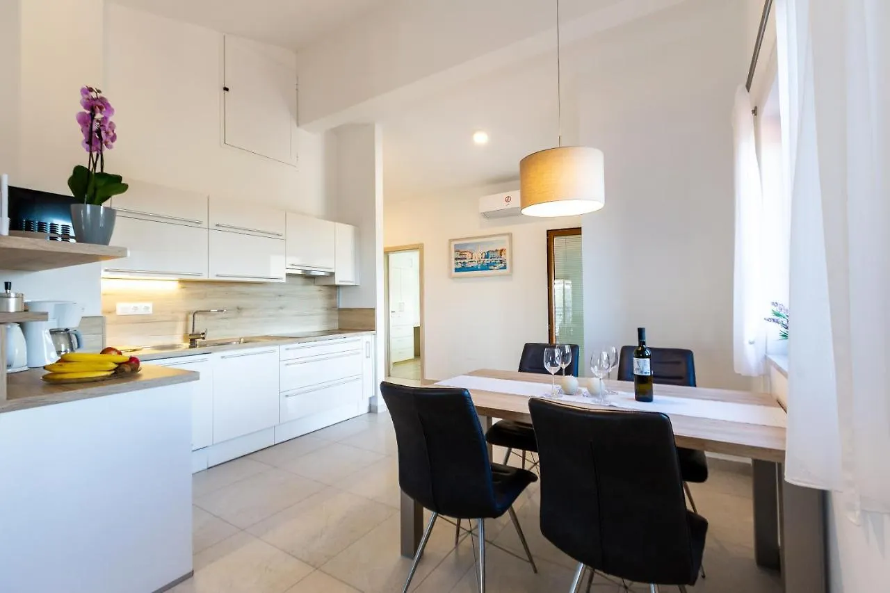 Apartments Krusec Pula