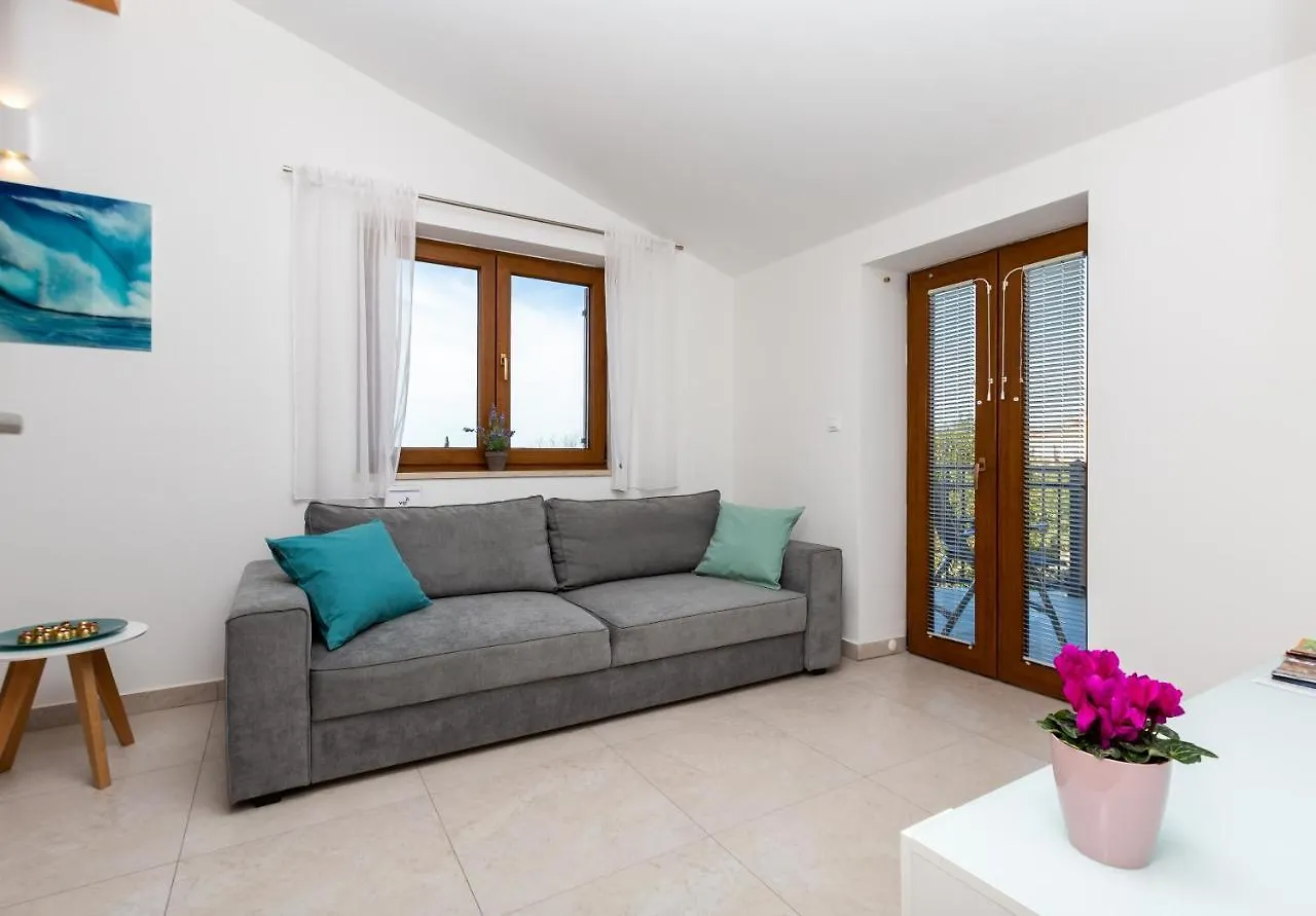 Apartments Krusec Pula 0*,